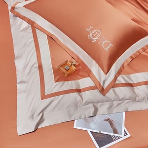 Parure de lit brodée en coton 4 pièces : housse de couette, drap plat, taies d'oreiller – Douce, antibactérienne et chaude pour la maison et l'hôtel - Product Image 4