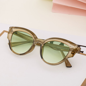 แว่นกันแดดทรงแคทอายสไตล์ยุโรปอเมริกัน กรอบสีดำ ป้องกันรังสียูวี 400 เลนส์พีซีสำหรับผู้หญิง แว่นตาแฟชั่น - Product Image 3