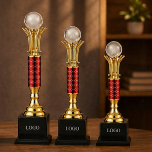 Trofeo de Cristal Personalizado con Baño de Oro, Columna con Patrón Rojo, Globo Transparente en la Parte Superior, Grabado Láser, Modelo Portátil 624 para Premios Deportivos - Product Image 1