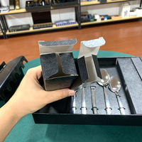 Service de Table Occidental Haut de Gamme en Acier Inoxydable – Design Épuré et Élégant pour Fêtes et Dîners Multipersonnels – Finition Unie Portable pour Steaks