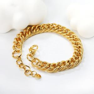 Pulsera de Acero Inoxidable con Baño de Oro de 18k, Diseño de Cadena Doble Trenzada, Texturizada y Resistente al Agua, para Mujer, Venta al por Mayor - Product Image 5