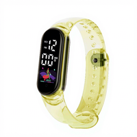Montre numérique ovale tendance 2026 en gros, montre électronique LED simple pour sports de plein air, montre étanche pour femmes, hommes et étudiants