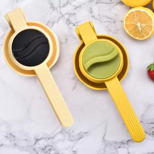 Nouveau produit <span class=keywords><strong>presse</strong></span>-citron en plastique jus de citron <span class=keywords><strong>presse</strong></span>-agrumes de fruits <span class=keywords><strong>presse</strong></span>-agrumes <span class=keywords><strong>manuel</strong></span> de fruits professionnels <span class=keywords><strong>presse</strong></span>-agrumes de citron <span class=keywords><strong>et</strong></span> de lime <span class=keywords><strong>presse</strong></span>-agrumes - Product Image 2