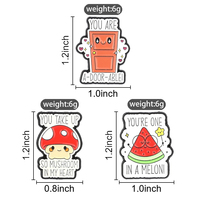 Ensemble de pin's en émail mignons et ludiques, motifs Champignon et Pastèque, pour la décoration de sacs à dos