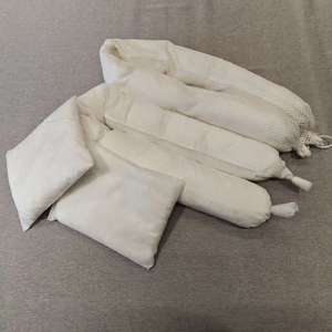 جورب امتصاص الزيت الأبيض سريع التحكم في الانسكابات النفطية، مصنوع من البولي بروبيلين 100٪ صديق للبيئة - Product Image 1