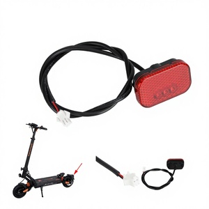 Feu arrière de sécurité pour trottinette électrique Kukirin G2 Master, réflecteur de garde-boue en plastique - Product Image 1
