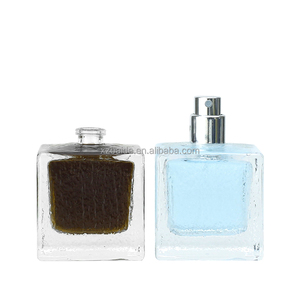 Botella de Perfume Cuadrada Negra al por Mayor con Pulverizador de Bomba, 30ml, 50ml, 100ml, Botella Vacía con Tapa de Piedra Volcánica - Product Image 5