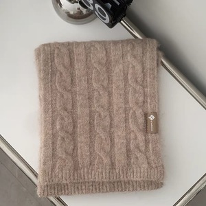 Écharpe géante longue en laine chaude et fibre de polyester, couleur unie, torsadée, style milanais, haute qualité, vente en gros - Product Image 5