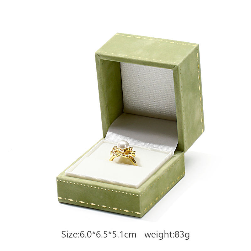 กล่องแหวนสีเขียว