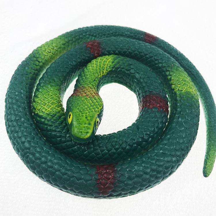 Serpiente de hierba verde oscuro