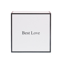 Boîte en carton rigide blanc mat personnalisée en gros avec logo noir en relief pour cadeau