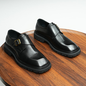 Chaussures habillées noires pour hommes en cuir véritable, design élégant et moderne, bout pointu. - Product Image 1