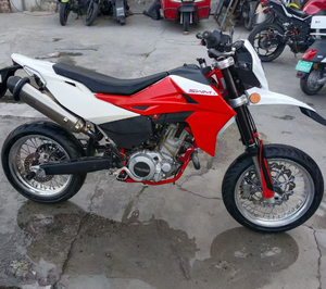 Conduite professionnelle de motos d'occasion de différents modèles : Supermotards, Motos sportives, Motos de rue - Product Image 5