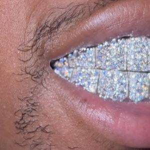 Gioielli per il corpo su misura VVS Moissanite diamante personalizzato ghiacciato fuori Fang Grillz argento 925 - Product Image 4