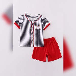 Ensemble de baseball brodé à rayures Vêtements doux et confortables pour enfants pour un usage quotidien Sports et récréation-Tenue pour garçons assortie - Product Image 1