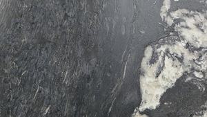 Grande dalle de <span class=keywords><strong>granit</strong></span> <span class=keywords><strong>en</strong></span> cuir de titane, comptoir et îlot <span class=keywords><strong>en</strong></span> <span class=keywords><strong>granit</strong></span> noir, dessus de <span class=keywords><strong>cuisine</strong></span> <span class=keywords><strong>en</strong></span> <span class=keywords><strong>granit</strong></span> noir cosmique - Product Image 4