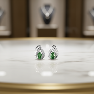 Orecchini a lobo di lusso in argento 925 con smeraldo a goccia e diamanti taglio baguette per donna, da indossare tutti i giorni - Product Image 2