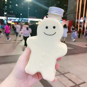 2023 New Cute Cartoon Gingerbread Man Christmas Modeling 500ml PET Milk Tea Soda Beverage Fresh Juice Packaging Plastic Bottle
