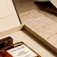 Boîte à parfum rigide de luxe personnalisée, style livre blanc magnétique, doublure en éponge haut de gamme réutilisable pour cosmétique, flacon unique