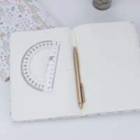 Carnet de notes A5 élégant à fleurs roses avec logo personnalisé, couverture rigide, ligné, avec bande élastique, pour filles, papeterie esthétique