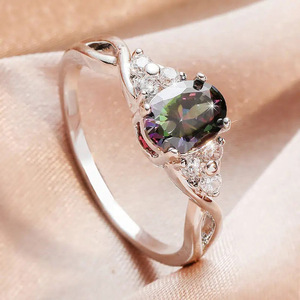 Anello da Donna Q301 con Zirconia Cubica Ovale, Montatura a Griffe, Anelli con Gemme per Fidanzamento, Gioielli alla Moda - Product Image 1