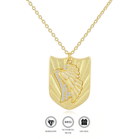 Collier Pendentif Aile de Bouclier Vintage en Argent 925 Plaqué Or avec Moissanite Ronde et Détail Texturé Brossé, Bijou Fin Unisexe