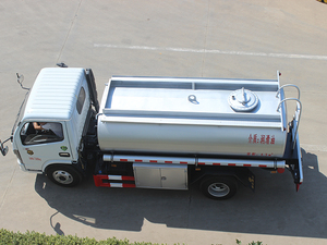 Camion-citerne diesel Dongfeng 4x2 pour la livraison de lubrifiants en vrac et la logistique d'huiles liquides - Product Image 5