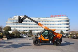 מלגזה בעלת ביצועים גבוהים עם תמסורת C(H/C), כושר הרמה של 1250 ק\\\"ג, כושר נשיאה של 3500 ק\\\"ג, גובה הרמה של 7 מטר, מחט מחומרים עמידים. - Product Image 2