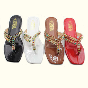 Alta calidad Pintoe punta abierta verano nuevo Color diamantes de imitación Vintage ropa de playa antideslizante moda Zapatillas de mujer - Product Image 1