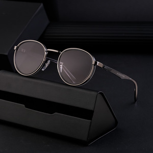Lunettes de soleil à monture ronde de style européen pour hommes, monture en métal, lentille en PC, protection UV400, pare-soleil de classe 2 - Product Image 4