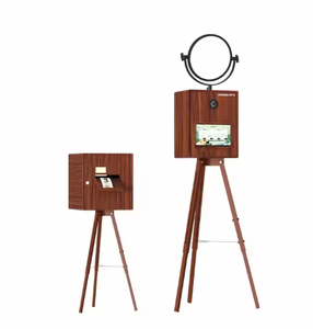 Système de caméra <span class=keywords><strong>photo</strong></span> interactive avec finition bois, équipé d'un appareil <span class=keywords><strong>photo</strong></span> Canon R100 et d'une imprimante DNP, pour les événements de vente au détail et l'activation de marque - Product Image 1