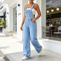 Salopette large bleu clair aérien avec boutons latéraux métalliques – Idéale pour les journées à la plage et les balades en bord de mer