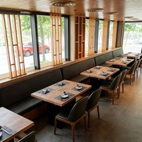 Meubles de restaurant modernes et minimalistes, respectueux de l'environnement - Table en bois massif et canapé en cuir durable - Ensemble de sièges privés