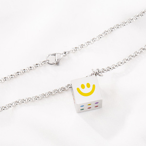 Collar de dados de acero inoxidable con números coloridos y colgante de cara sonriente para regalo - Product Image 4