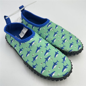 OEM <span class=keywords><strong>prix</strong></span> d'usine chaussures d'eau pour enfants adultes impression mignonne conception pour la plage marche yoga natation surf été Aqua chaussures - Product Image 2