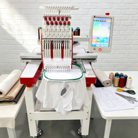 Machine à broder informatisée avec fonction de programmation avancée pour la création de motifs créatifs