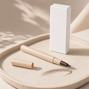 Stylo à sourcils liquide 4 pointes de qualité supérieure, bio, végan, waterproof et anti-bavures pour des sourcils d'apparence naturelle pour le maquillage quotidien des yeux - Product Image 3