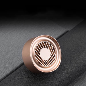 น้ำหอมปรับอากาศรูปดอกกุหลาบแบบแข็ง กลิ่นหอมติดทนนาน ดีไซน์ทันสมัย ผลิตตามสั่ง (OEM) บรรจุในกล่องโลหะพรีเมียม เหมาะสำหรับเป็นของขวัญ - Product Image 1