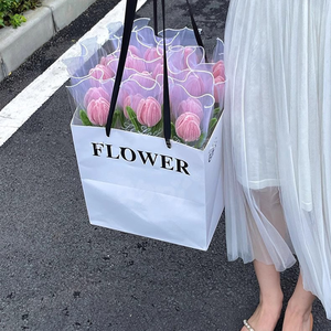 Bolsa de Papel para Regalo de Boda Personalizada con Asas de Cuerda, Empaque de Flores de Lujo, Bolsas de Papel Blancas Cuadradas con Logotipo Personalizado para Floristería - Product Image 5