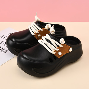 Crocs d'été pour femmes à semelle épaisse, blanc et noir, talon de 7 cm, chaussures décontractées confortables à bout fermé, rehaussant la taille - Product Image 2