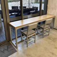 Table longue industrielle minimaliste en profilé aluminium, plateau en contreplaqué, comptoir de café commercial pour fenêtre