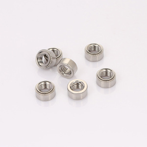 Tuercas de presión Maiguda M2-M12 de acero inoxidable con brida A2-70 para equipos de transporte ferroviario - Product Image 1