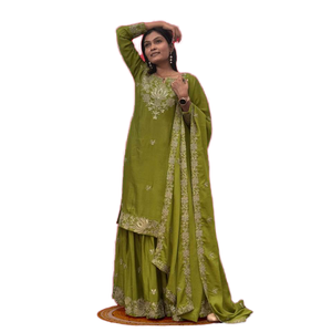 Hermoso Conjunto de Ropa India y Pakistaní Verde Talla Grande 900g para Fiesta, Top y Pantalón con Dupatta - Product Image 1