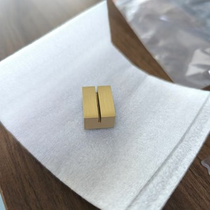 Porta Tarjetas de Latón de 80mm X 15mm X 15mm con Ranura de 2mm para Exhibición en Escritorio - Product Image 4