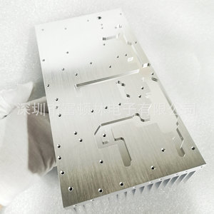 Disipador de Calor de Aluminio CNC Personalizado 6063, Extruido y Mecanizado con Trefilado y Oxidación Conductiva para Aplicaciones de Alta Potencia - Product Image 4