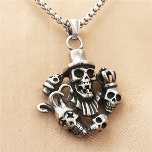 Yunnique Collier pour homme en acier inoxydable avec pendentif crâne de clown, design squelette rétro 190145 - Product Image 1
