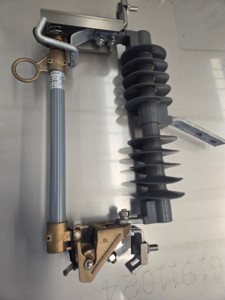 Cao phá vỡ 300 <span class=keywords><strong>200</strong></span> 100 amp cầu chì <span class=keywords><strong>cutout</strong></span> 11kv 33 KV 15KV 20kv Silicone cao su sứ trục xuất thả cầu chì <span class=keywords><strong>cutout</strong></span> - Product Image 5