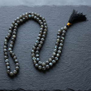Jap Mala rond sculpté en agate noire, 108 perles |   Pierre précieuse Feng Shui pour l'amour à prix réduit - Product Image 4