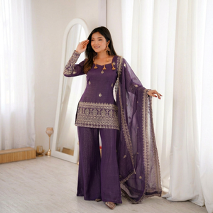 Conjunto de Kurta, Pantalón y Dupatta de Seda para Mujer, Bordado con Lentejuelas y Trabajo Zari - Product Image 1