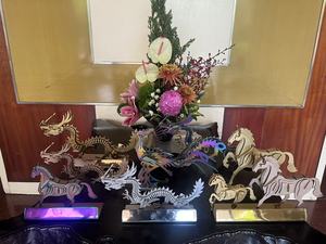 เครื่องประดับศิลปะเหล็ก 304 สแตนเลสสตีลเชื่อมด้วยมือ งานฝีมือสร้างสรรค์ ตกแต่งบ้าน สำนักงาน โต๊ะทำงาน งานประดิษฐ์ รูปปั้นสัตว์พาราซาอูโรลอฟัส - Product Image 6